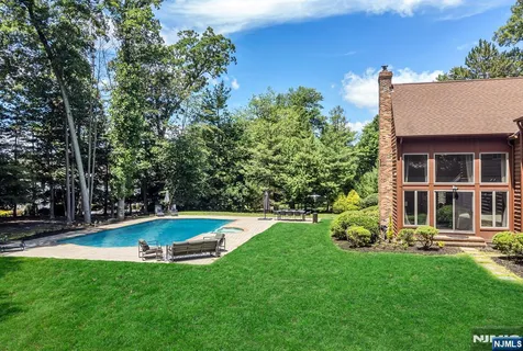 $2,500,000 | 739 Shoshone Trail, Franklin Lakes, NJ 07417