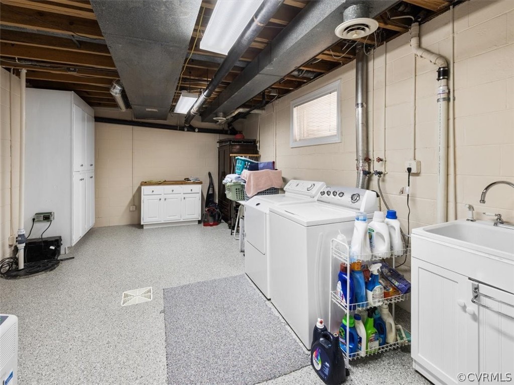 2931 West Brigstock Road Midlothian, VA 23113 - Photo 33 of 46 a utility room with dryer and washer