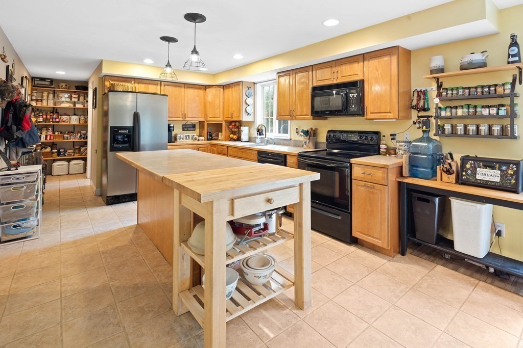121 Wareham Road Plymouth, MA 02360 - Photo 5 of 30 Gallery Image 5