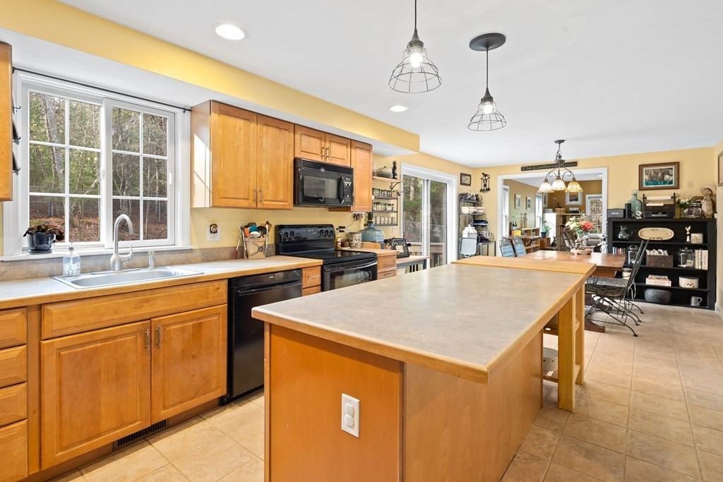 121 Wareham Road Plymouth, MA 02360 - Photo 6 of 30 Gallery Image 6