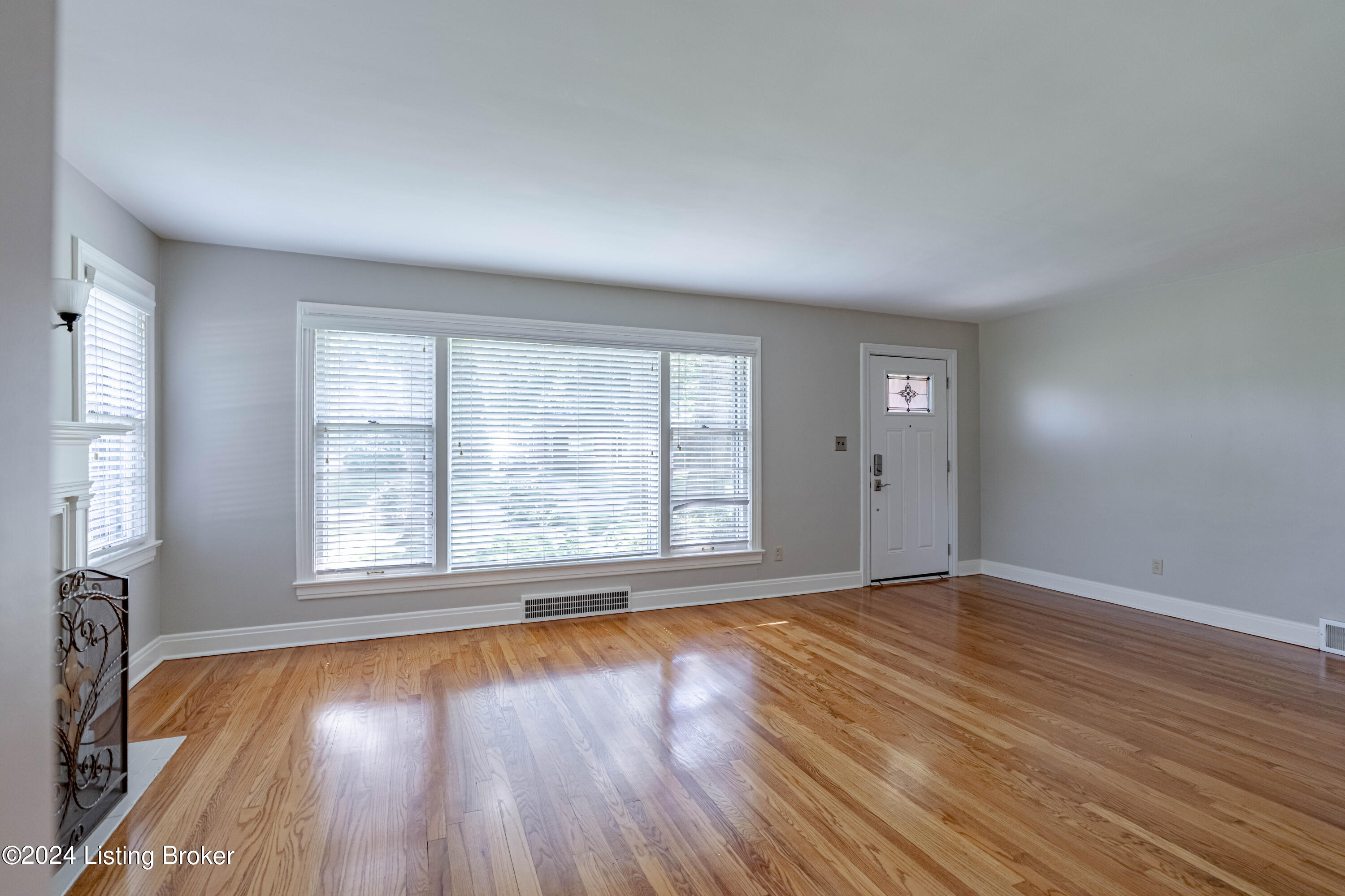 208 Tyne Road Louisville, KY 40207 - Photo 2 of 69 DSC09671