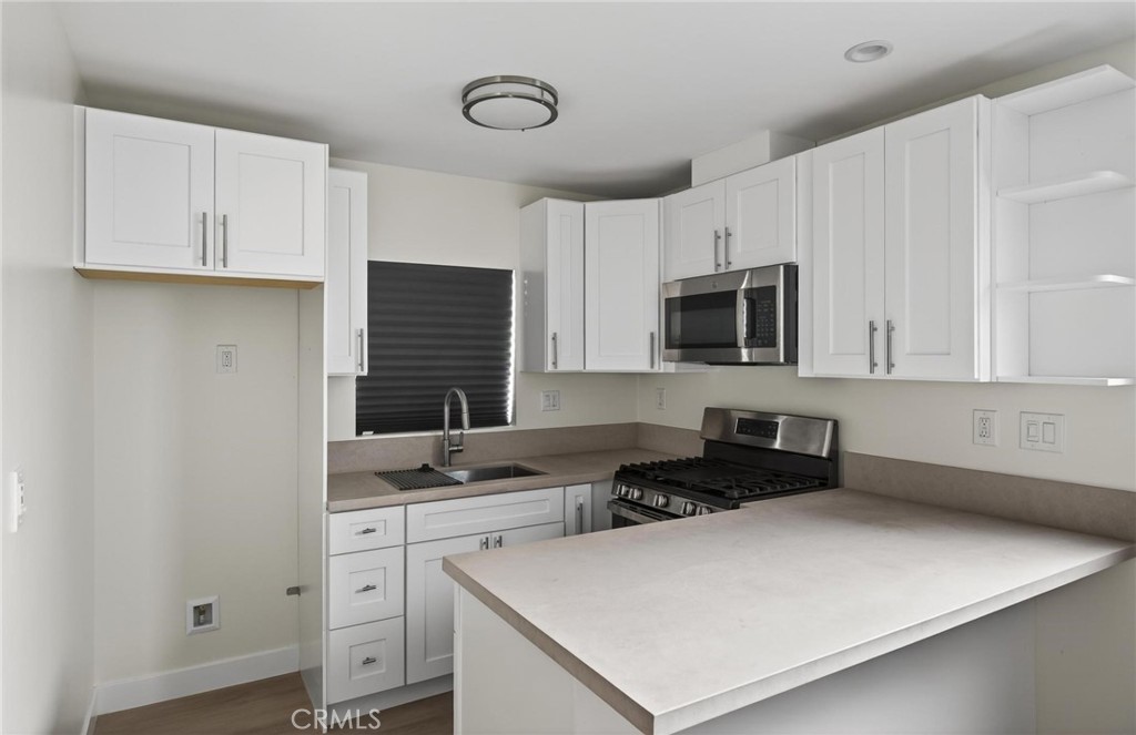 2115 West 29th Street, Unit A Long Beach, CA 90810 - Photo 4 of 13 Kitchen