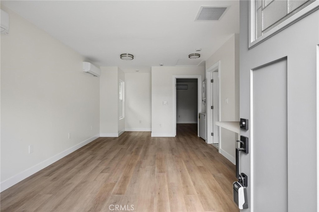 2115 West 29th Street, Unit A Long Beach, CA 90810 - Photo 6 of 13 Entry