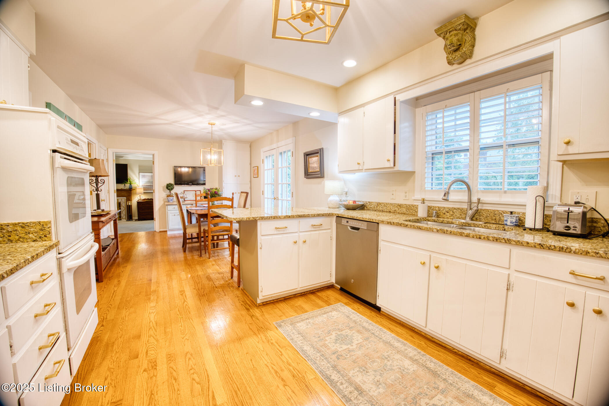 3005 Lightheart Road Louisville, KY 40222 - Photo 13 of 42 RMG_7628_HDR