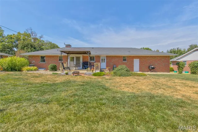$223,000 | 3303 Greenwood Lane, Godfrey, IL 62035