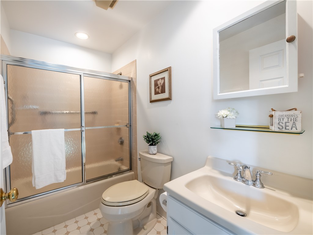 401 Corey Lane Middletown, RI 02842 - Photo 29 of 43