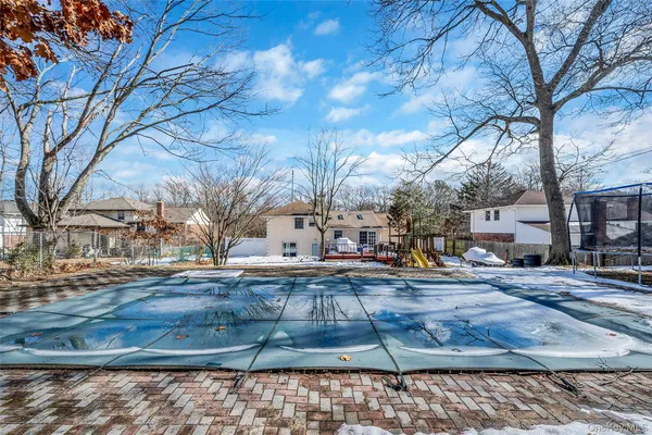 $799,999 | 86 Overlook Drive, East Islip, NY 11730