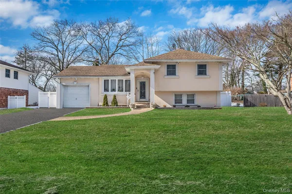 $799,999 | 86 Overlook Drive, East Islip, NY 11730