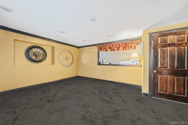 $799,999 | 86 Overlook Drive, East Islip, NY 11730
