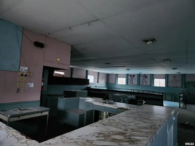 $225,000 | 14625 Highway 15, Mount Vernon, IL 62864