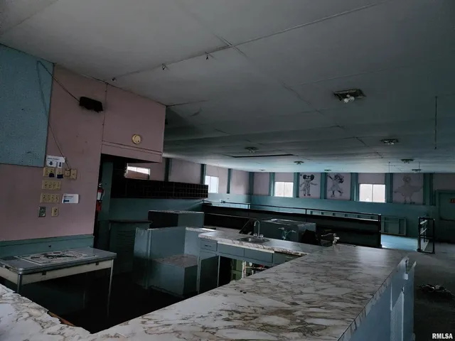 $225,000 | 14625 Highway 15, Mount Vernon, IL 62864