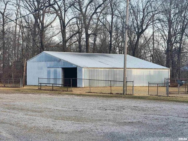 $225,000 | 14625 Highway 15, Mount Vernon, IL 62864