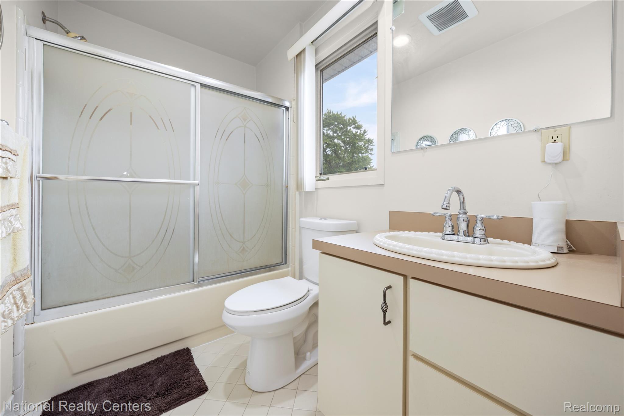 5274 East 14 Mile Road Warren, MI 48092 - Photo 21 of 31 Tub and shower combination with frosted glass enclosure