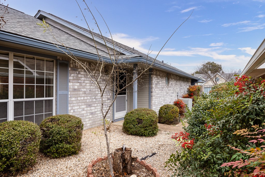 411 Fitch Street Kerrville, TX 78028 - Photo 6 of 33 a front view of a house
