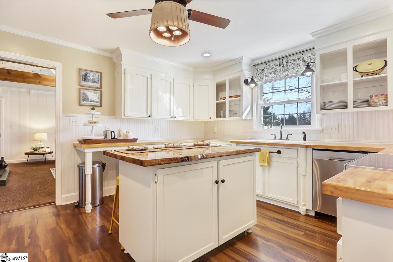 232 St Mark Road Taylors, SC 29687 - Photo 7 of 36 Gallery Image 7