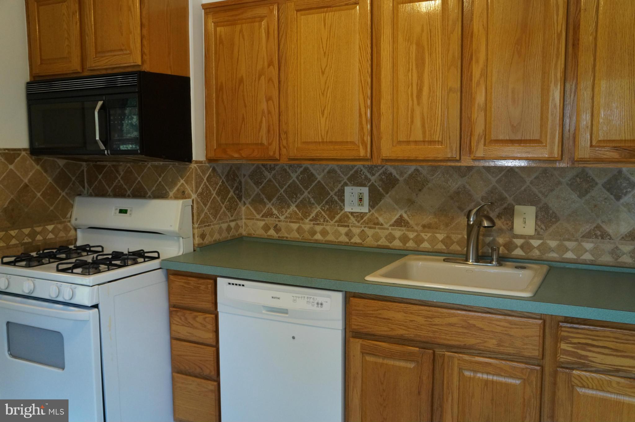 5884 9th Road North Arlington, VA 22205 - Photo 5 of 12 Kitchen