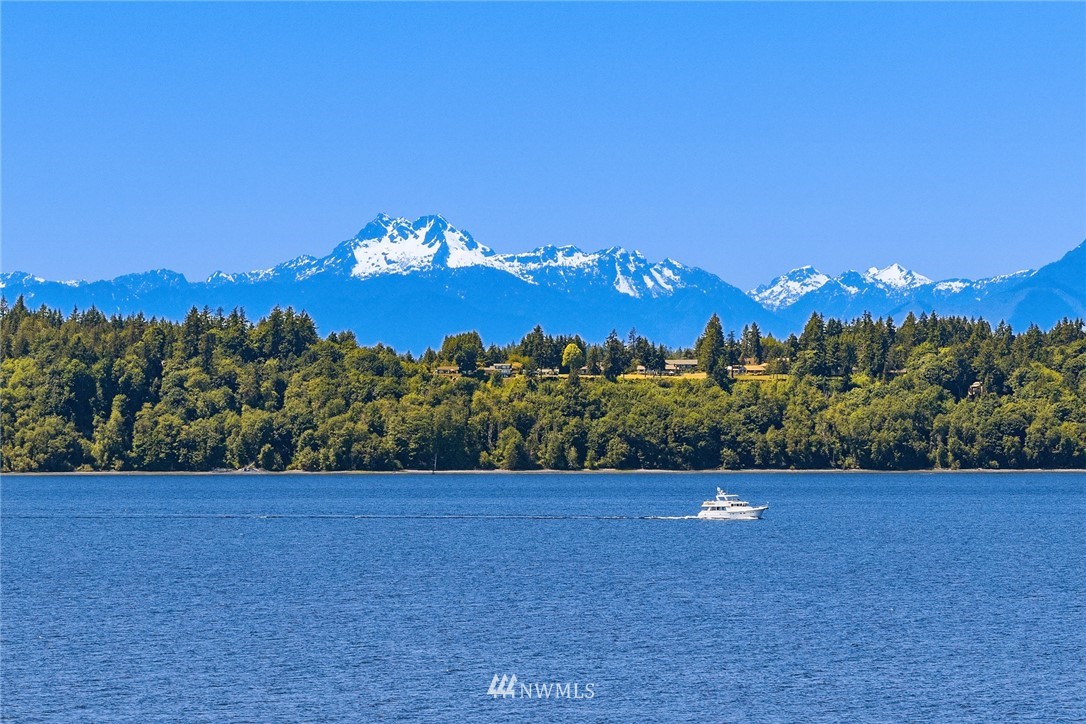 12145 Arrow Point Loop Northeast Bainbridge Island, WA 98110 - Photo 11 of 40