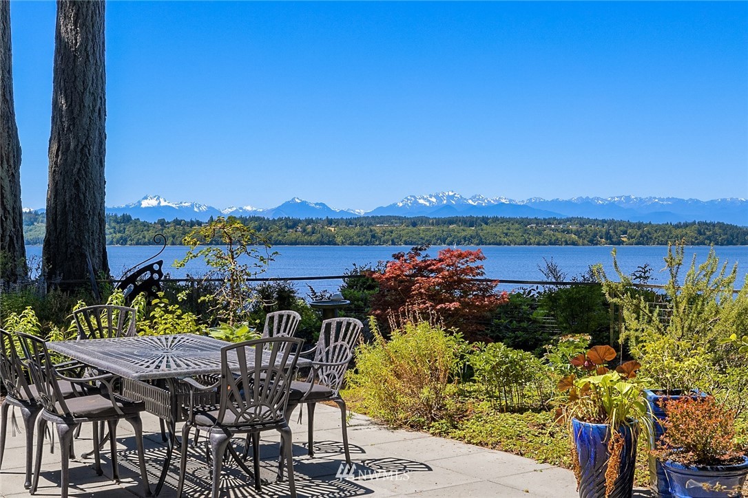 12145 Arrow Point Loop Northeast Bainbridge Island, WA 98110 - Photo 13 of 40