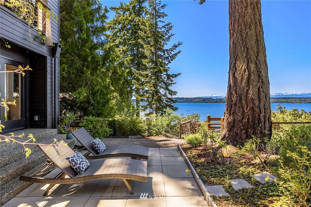 12145 Arrow Point Loop Northeast Bainbridge Island, WA 98110 - Photo 5 of 40