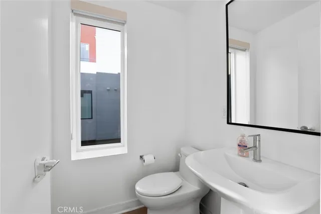 $1,599,000 | 1056 Joels Place, Los Angeles, CA 90012