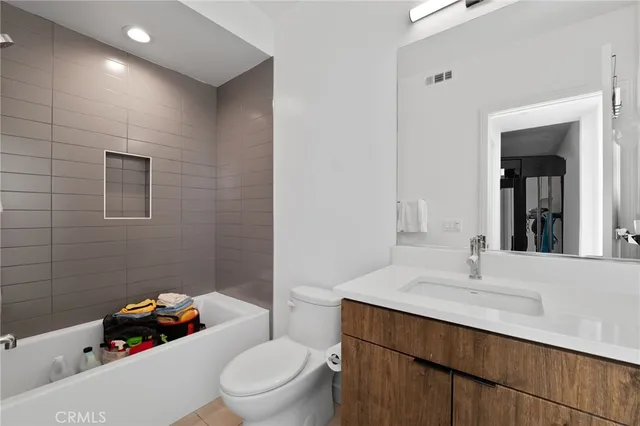 $1,599,000 | 1056 Joels Place, Los Angeles, CA 90012