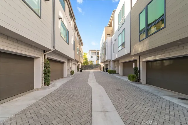 $1,599,000 | 1056 Joels Place, Los Angeles, CA 90012