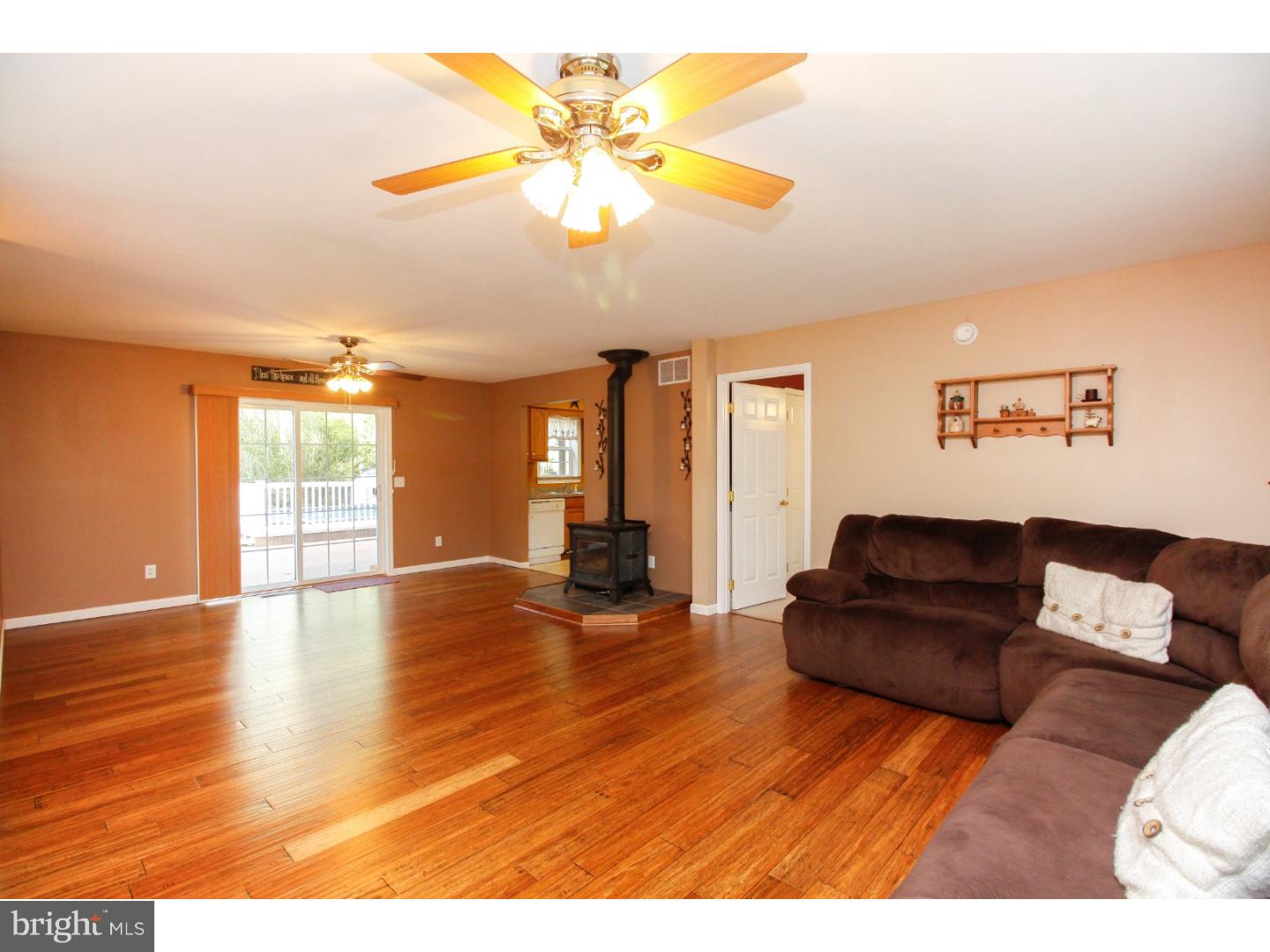 4626 Post Road Vineland, NJ 08360 - Photo 5 of 25 Living Room