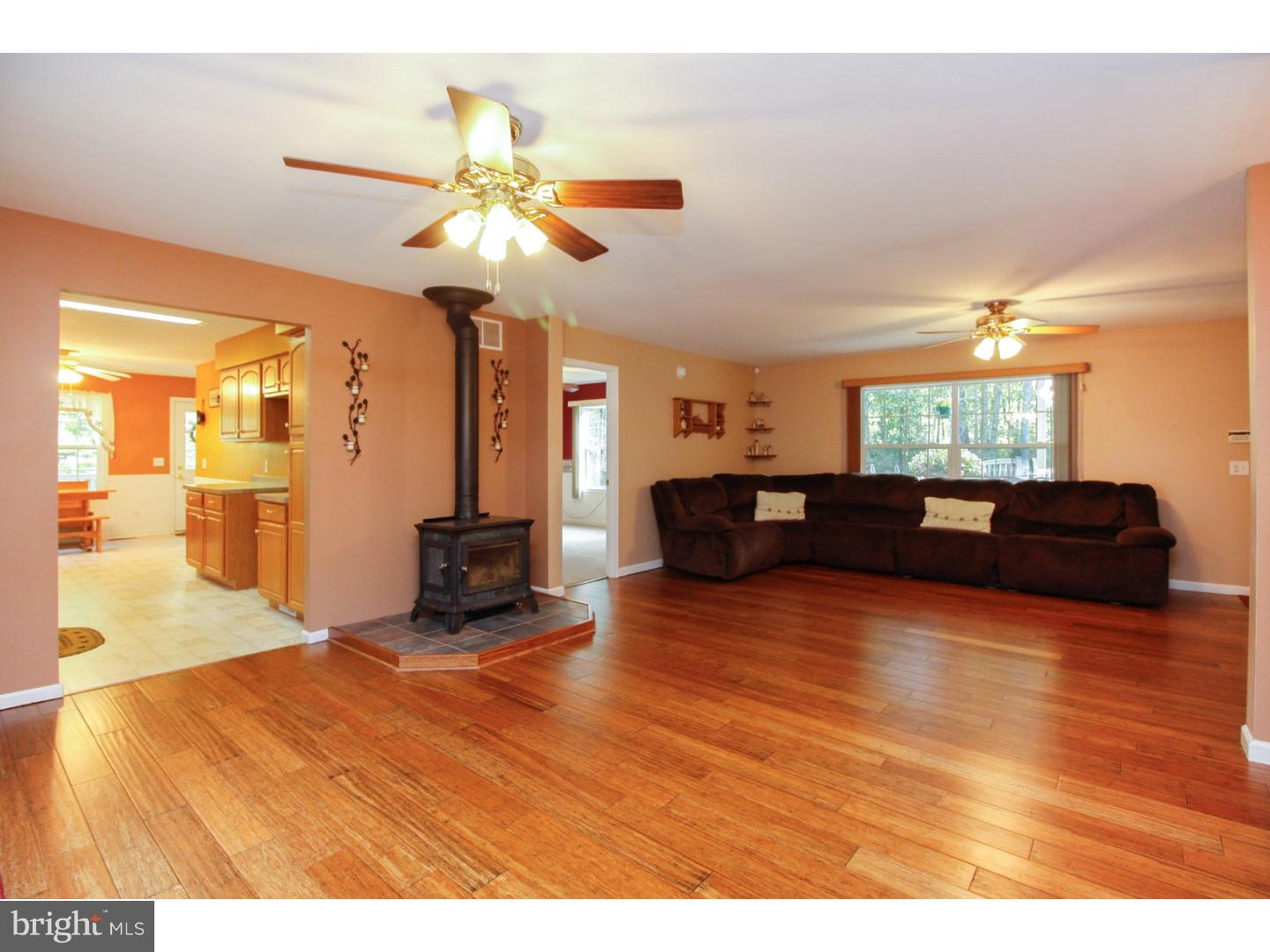 4626 Post Road Vineland, NJ 08360 - Photo 6 of 25 Living Room