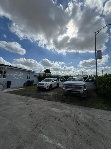 a view of a car in front of a house