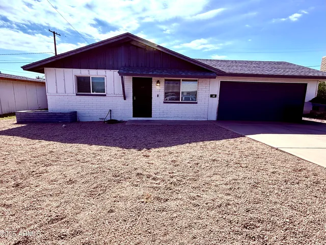a view of an house with backyard and porch