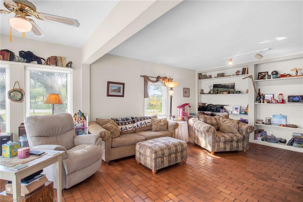 3801 Oak Ridge Road Summerfield, NC 27358 - Photo 6 of 37