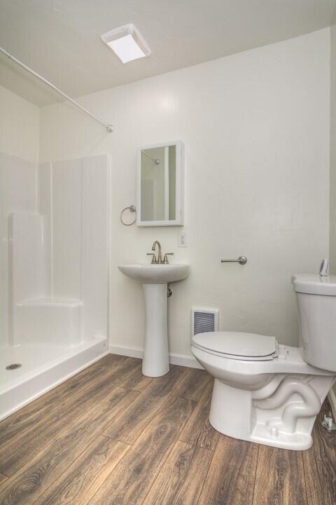 186 Southwest D Street Madras, OR 97741 - Photo 40 of 44 ADU bath