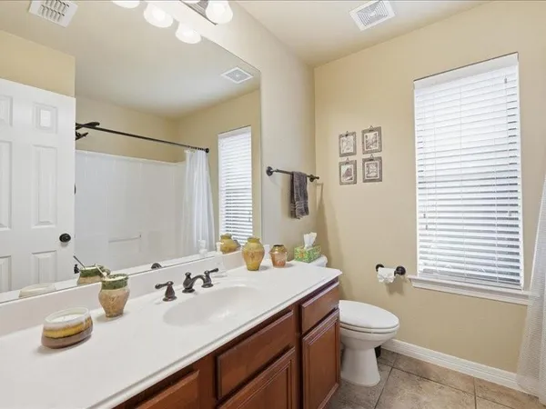 $445,000 | 5524 Plata Lane, Benbrook, TX 76126