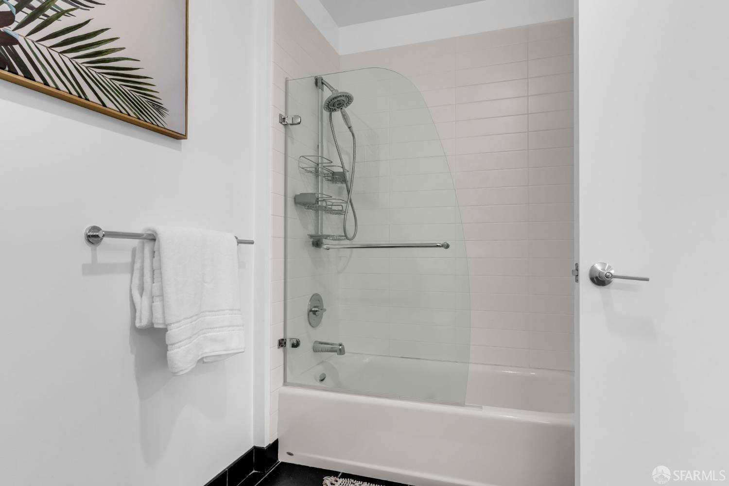 45 Bartlett Street, Unit 416 San Francisco, CA 94110 - Photo 14 of 36 a bathroom with a bathtub