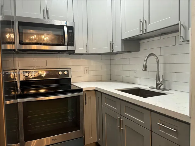 $2,400 | 15240 Northeast 8th Avenue, Unit B, Miami, FL 33162