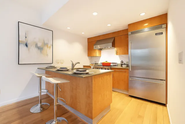 $1,095,000 | 20 Broadway, Unit 203 | Williamsburg