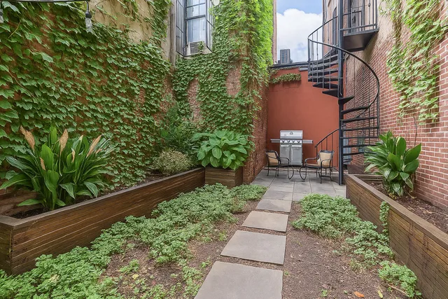 $1,095,000 | 20 Broadway, Unit 203 | Williamsburg