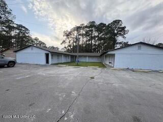 6525 Jasmine Street Moss Point, MS 39563 - Photo 1 of 24 Front
