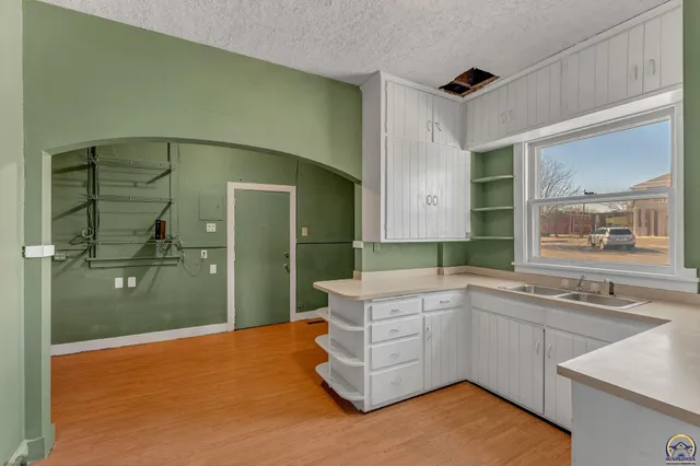 $115,000 | 705 Southwest 6th Avenue, Topeka, KS 66603