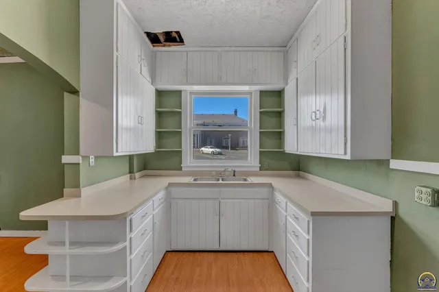 $115,000 | 705 Southwest 6th Avenue, Topeka, KS 66603