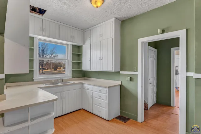 $115,000 | 705 Southwest 6th Avenue, Topeka, KS 66603