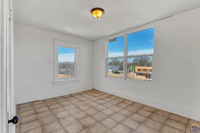 $115,000 | 705 Southwest 6th Avenue, Topeka, KS 66603