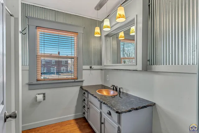 $115,000 | 705 Southwest 6th Avenue, Topeka, KS 66603