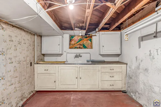 $115,000 | 705 Southwest 6th Avenue, Topeka, KS 66603