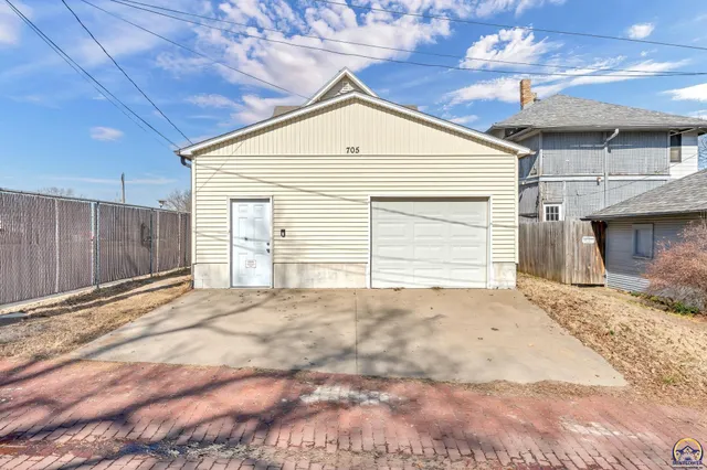 $115,000 | 705 Southwest 6th Avenue, Topeka, KS 66603