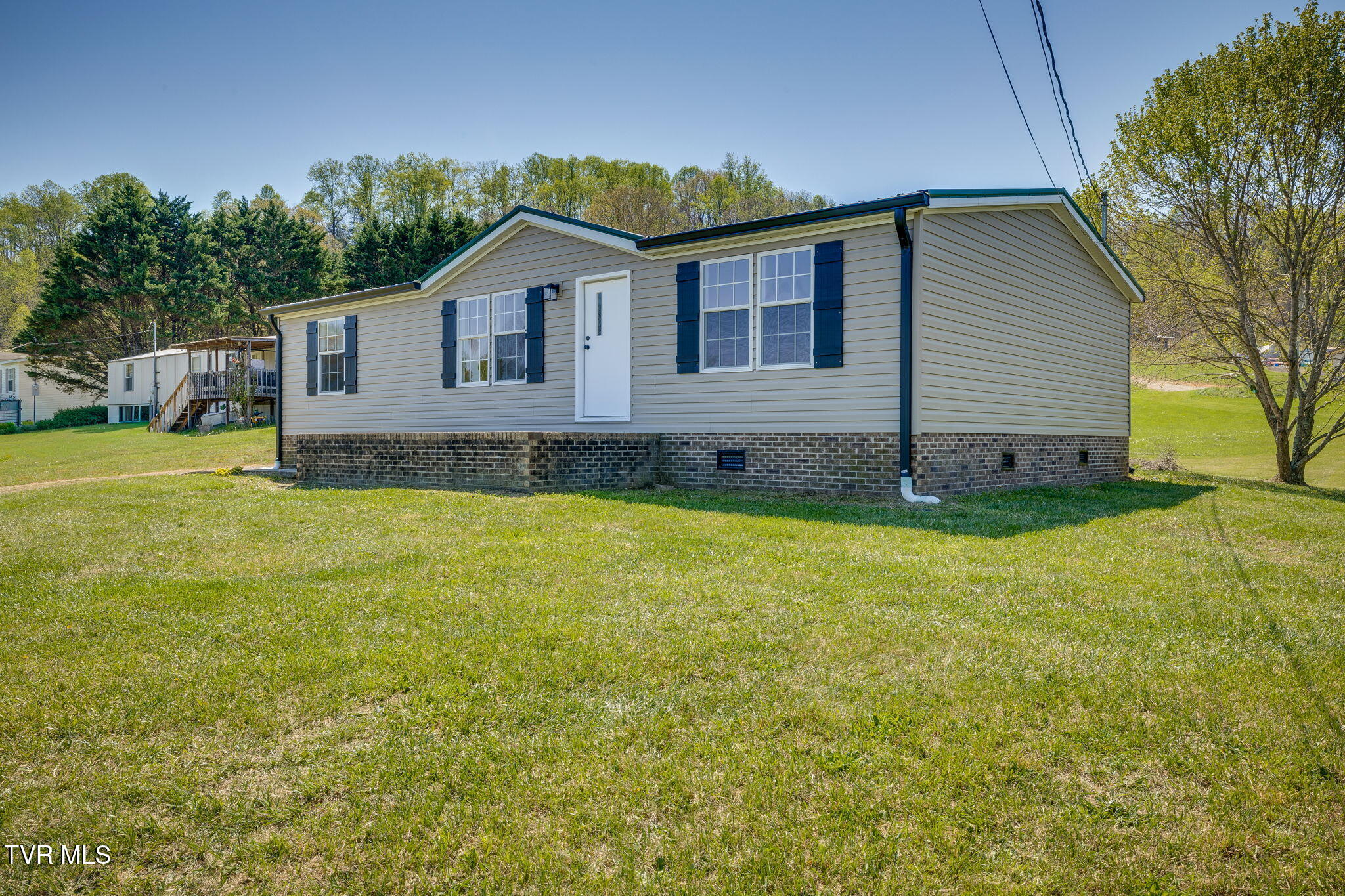 415 Rock Quarry Road Afton, TN 37616 - Photo 3 of 32 002