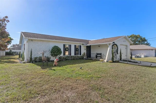 a view of a house with backyard and sitting area