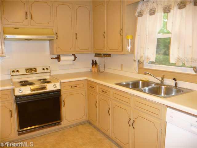 1608 Bolingbroke Road High Point, NC 27265 - Photo 4 of 9 Kitchen.