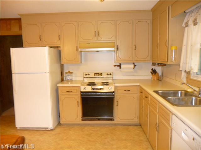 1608 Bolingbroke Road High Point, NC 27265 - Photo 5 of 9 Kitchen.