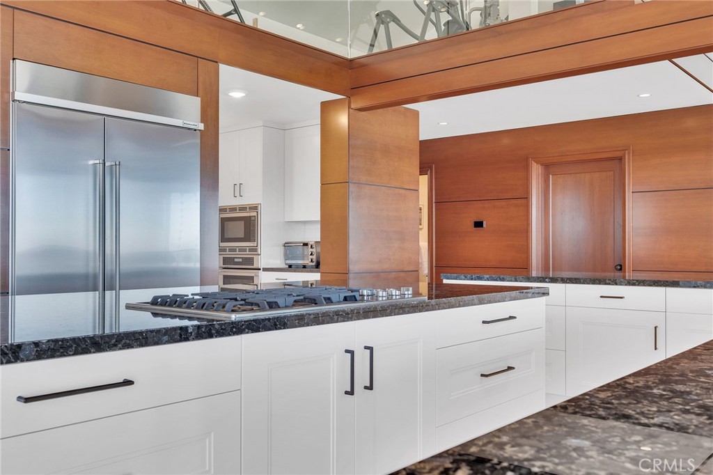 15 Caballeros Road Rolling Hills, CA 90274 - Photo 13 of 70 a bathroom with a sink and a mirror